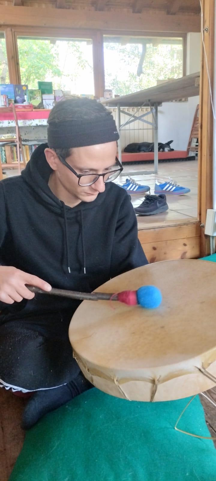 images/g-tamburi-beatriz/Madre-Terra-Libera-Tamburo-con-Beatriz-Nunez-13.jpg#joomlaImage://local-images/g-tamburi-beatriz/Madre-Terra-Libera-Tamburo-con-Beatriz-Nunez-13.jpg?width=720&height=1600