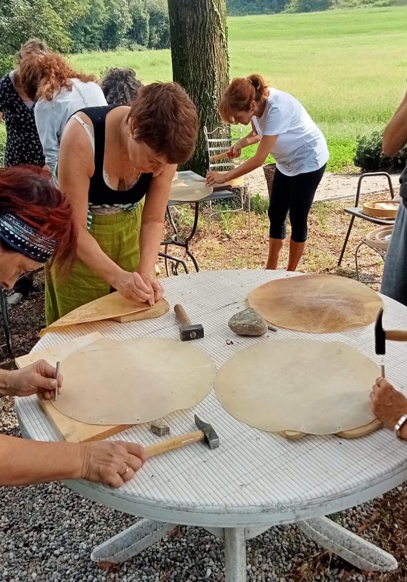 images/g-tamburi-beatriz/Madre-Terra-Libera-Tamburo-con-Beatriz-Nunez-30.jpg#joomlaImage://local-images/g-tamburi-beatriz/Madre-Terra-Libera-Tamburo-con-Beatriz-Nunez-30.jpg?width=800&height=1144