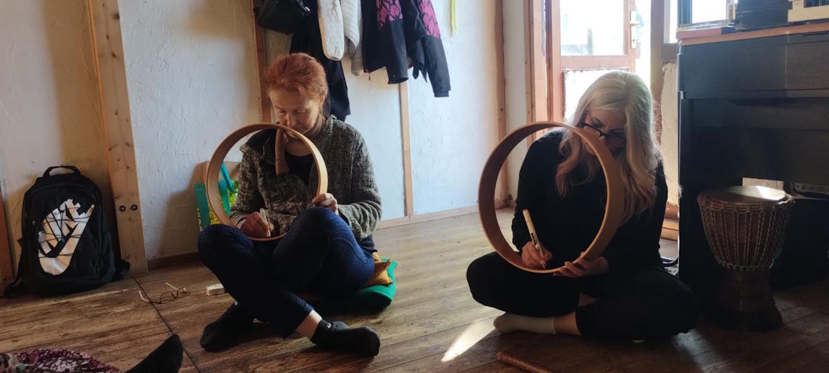 images/g-tamburi-beatriz/Madre-Terra-Libera-Tamburo-con-Beatriz-Nunez-4.jpg#joomlaImage://local-images/g-tamburi-beatriz/Madre-Terra-Libera-Tamburo-con-Beatriz-Nunez-4.jpg?width=1200&height=540